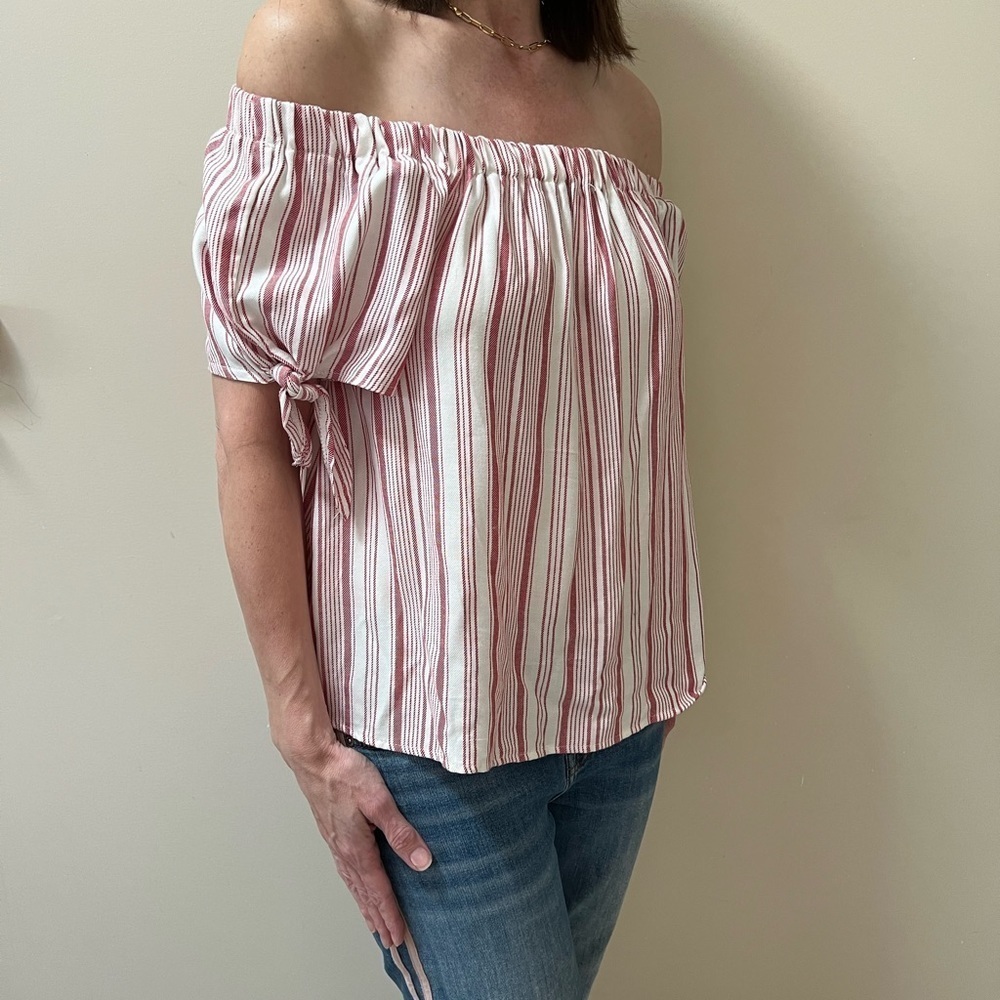 Allison Joy Red & White short sleeved off the shoulder blouse Size S